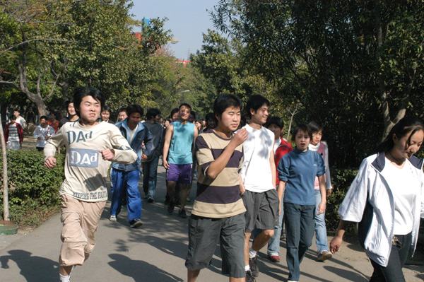 机电学院举行元旦迎新越野赛跑