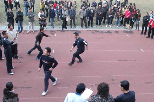 学院工会举行迎新年趣味运动会