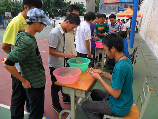 学院组织游园活动共庆国庆佳节