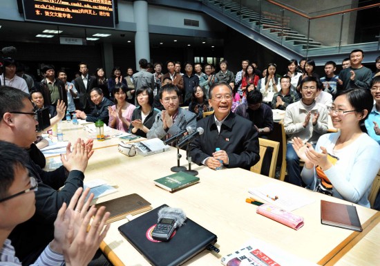 温家宝赴北大与学生共度五四 强调科学民主精神