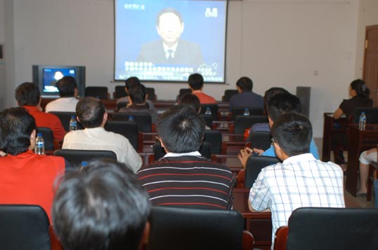 学院组织收看国新办新闻发布会