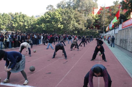 学院工会举行迎新年趣味运动会