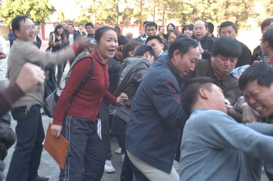 学院工会举行迎新年趣味运动会