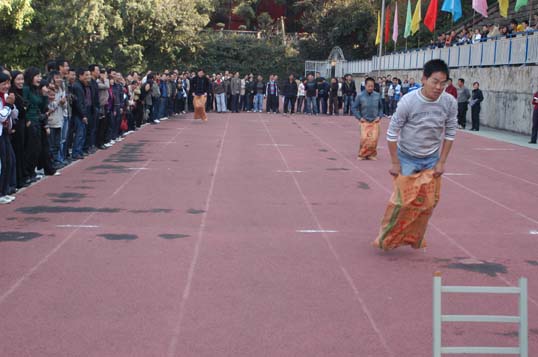 学院工会举行迎新年趣味运动会