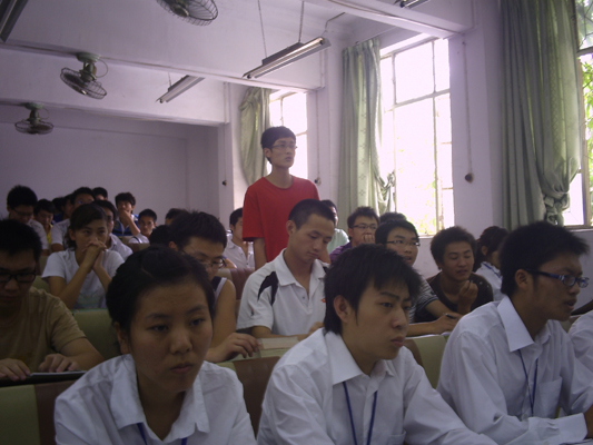 学院举行金江校区2010年上半学期院长学生互动交流会