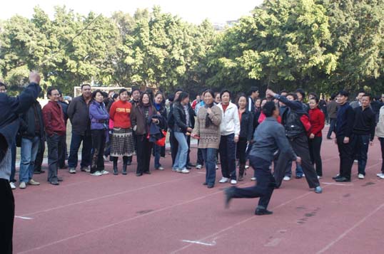 学院工会举行迎新年趣味运动会