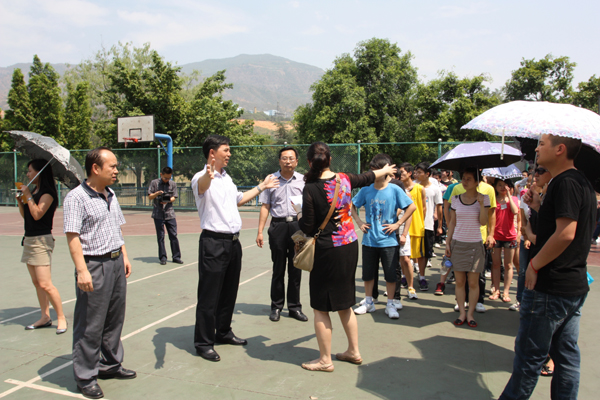 学院举行抗震应急疏散演练