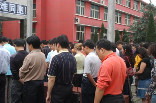 机电学院师生深切哀悼死难同胞